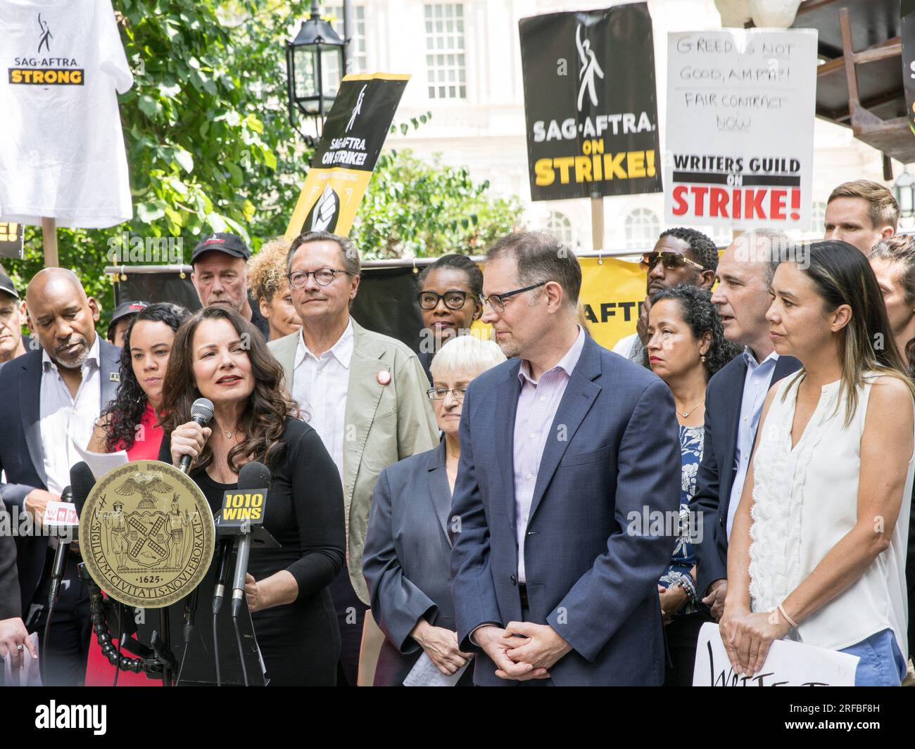 New York, NY, USA. 1st Aug, 2023. Fran Drescher, Lowell Peterson, Lisa Takeuchi Cullen at a public appearance for WGA & SAG-AFTRA Solidarity Rally, City Hall Park, New York, NY August 1, 2023. Credit: Christina DeOrtentiis/Everett Collection/Alamy Live News Stock Photo