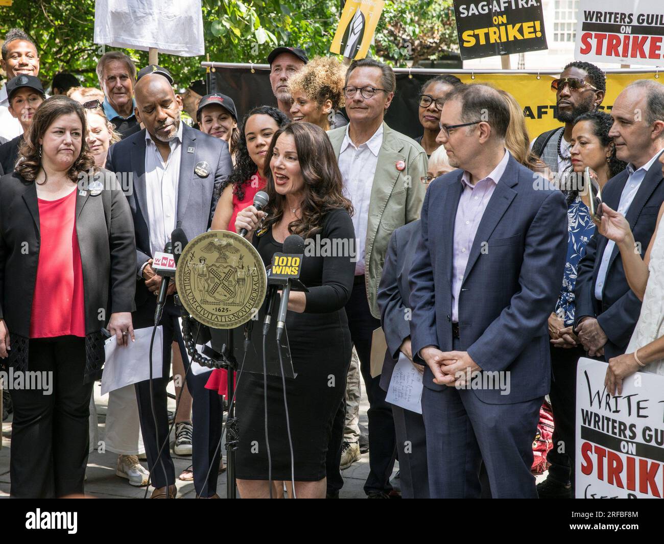 New York, NY, USA. 1st Aug, 2023. Rebecca Damon, Ezra Knight, Fran Drescher, Lowell Peterson at a public appearance for WGA & SAG-AFTRA Solidarity Rally, City Hall Park, New York, NY August 1, 2023. Credit: Christina DeOrtentiis/Everett Collection/Alamy Live News Stock Photo