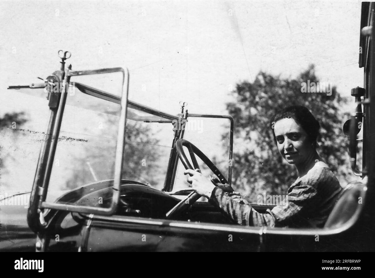 Signora al volante (anni '20) Stock Photo