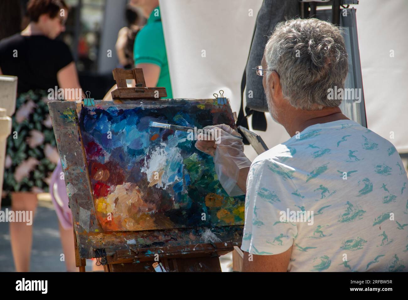 Elderly man painting hi-res stock photography and images - Alamy