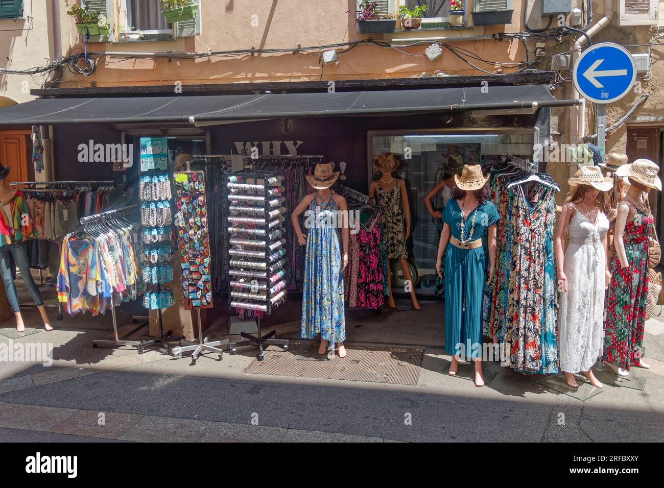 Einkaufsstrasse Bastia, shop mit Puppen, Korsika, Frankreich, Europa Stock Photo
