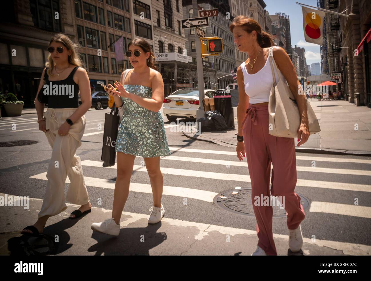 the-hot-weather-doesn-t-deter-people-from-coming-out-in-the-flatiron