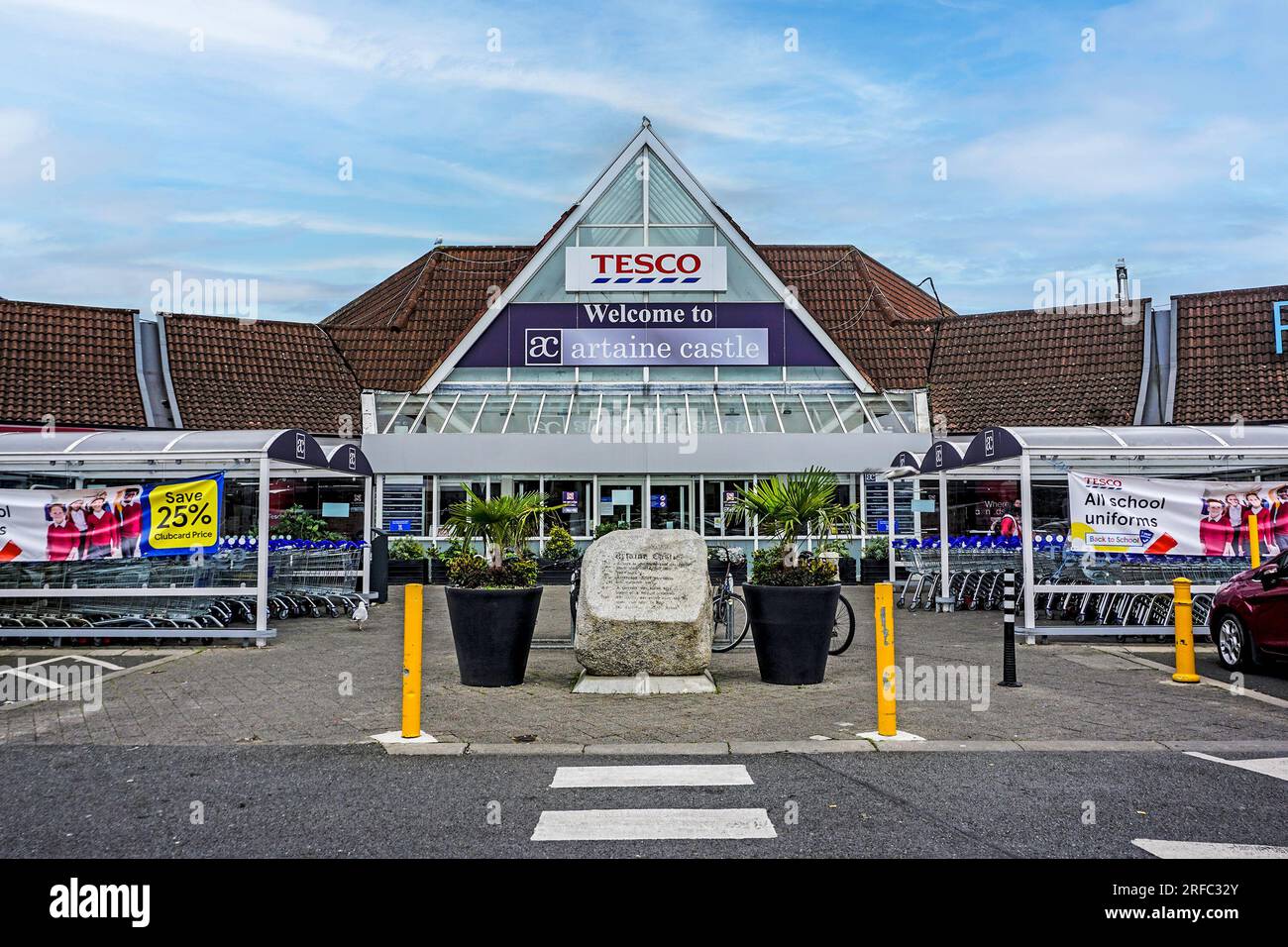Tesco phone hi-res stock photography and images - Alamy