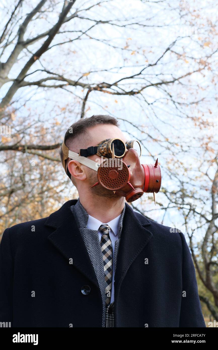 Male wearing respirator in gas hi-res stock photography and images - Alamy