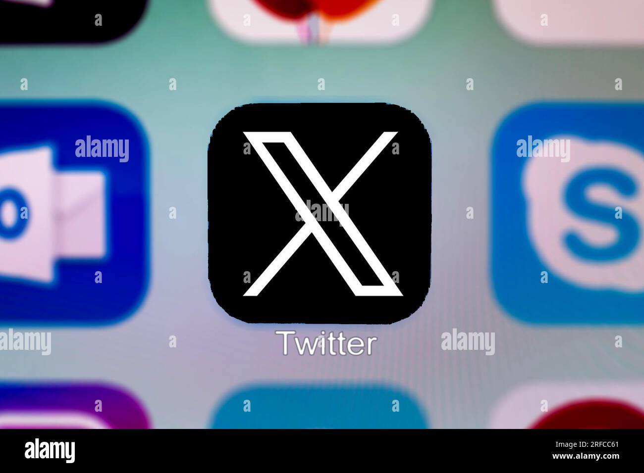 Spain. 24th Nov, 2021. In this photo illustration a close-up of the new Twitter app logo seen displayed on a smartphone screen. (Credit Image: © Thiago Prudencio/SOPA Images via ZUMA Press Wire) EDITORIAL USAGE ONLY! Not for Commercial USAGE! Stock Photo