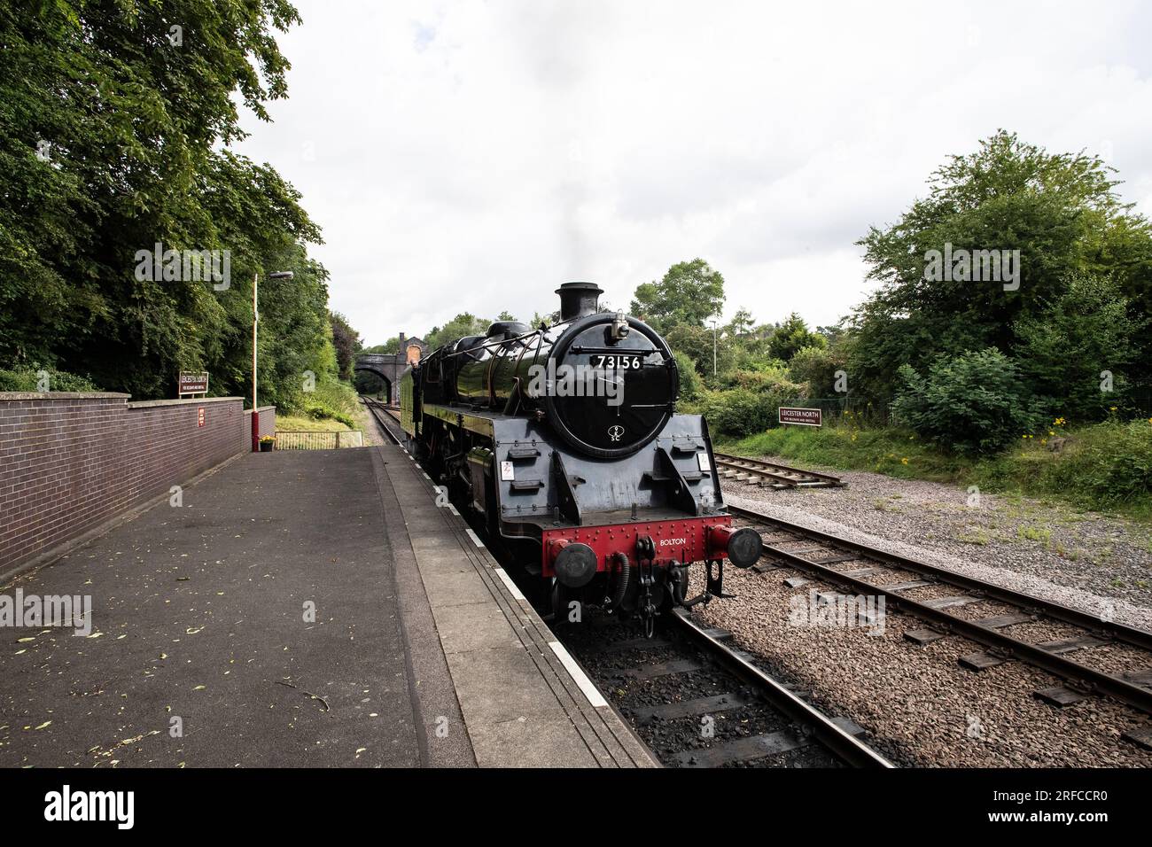 British Railways Standard Class 5MT steam locomotive arriving at Leicester North station on the GCR heritage railway line Stock Photo