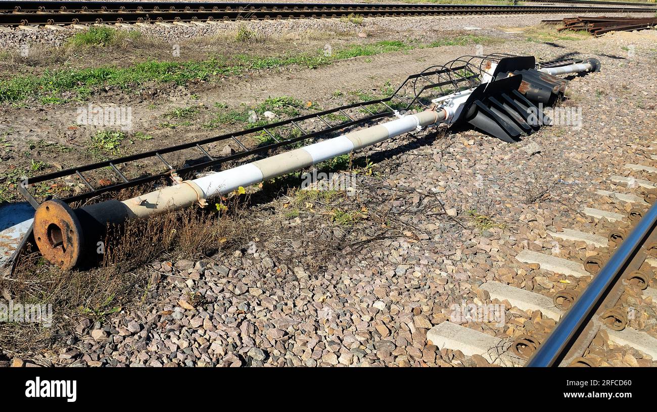 Repair of railway equipment. Replacing traffic lights, railroad light