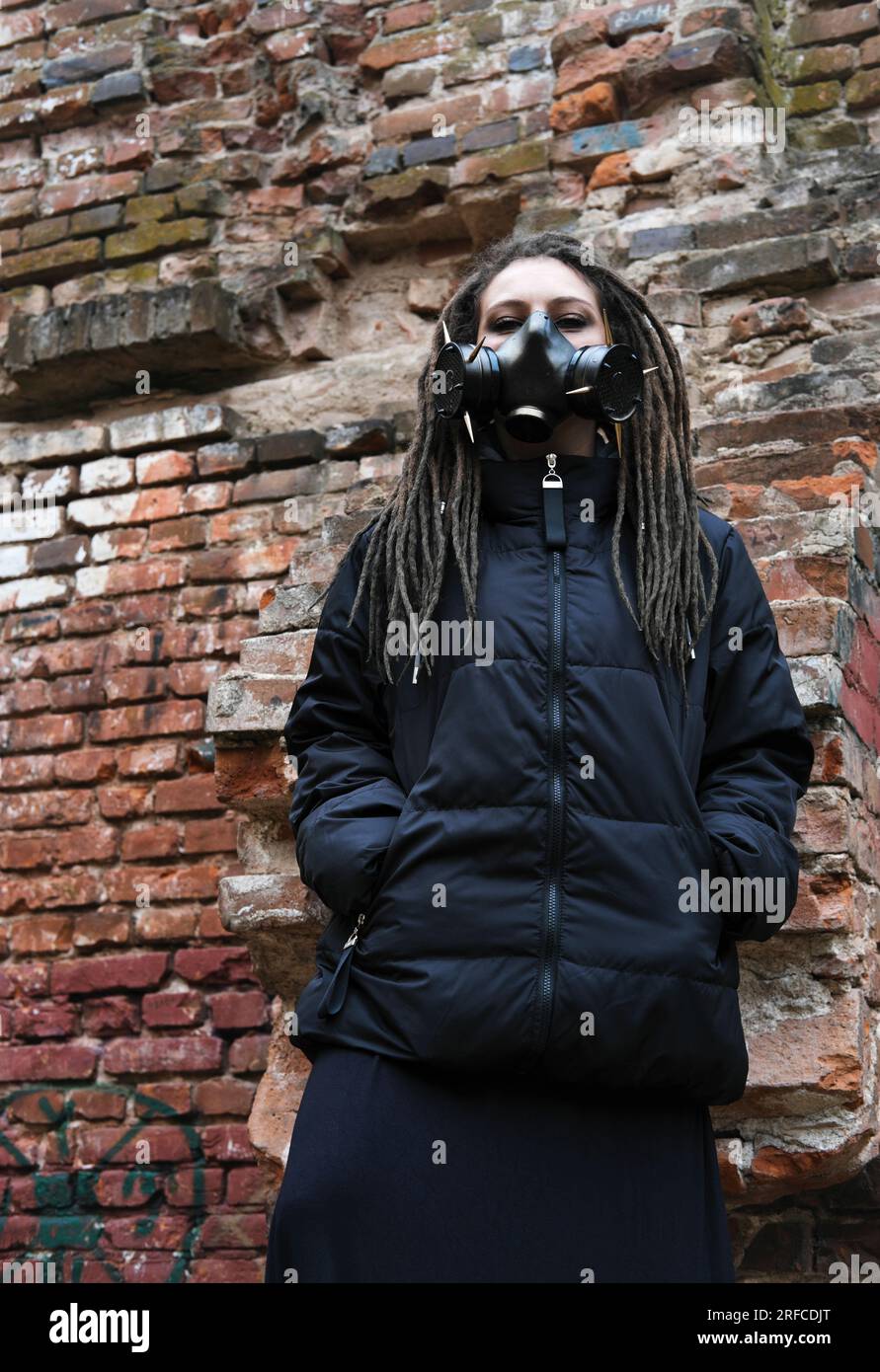 Portrait with gas mask hi-res stock photography and images - Alamy