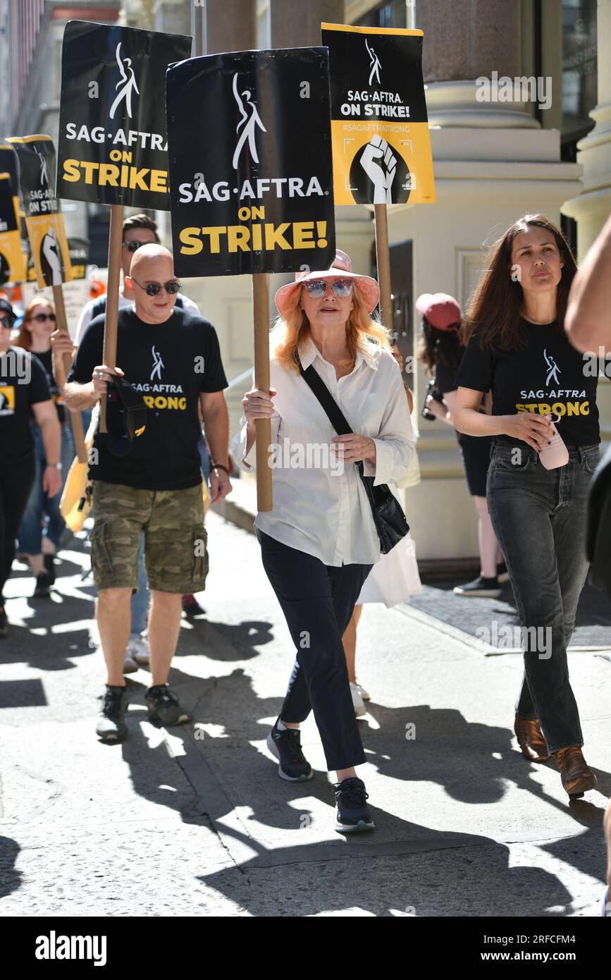 Patricia Clarkson walks a picket line outside Warner Bros. Discovery Headquarters on August 2, 2023 in New York City. Stock Photo