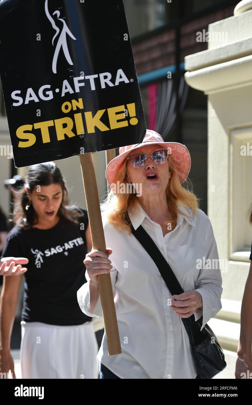 Patricia Clarkson walks a picket line outside Warner Bros. Discovery Headquarters on August 2, 2023 in New York City. Stock Photo