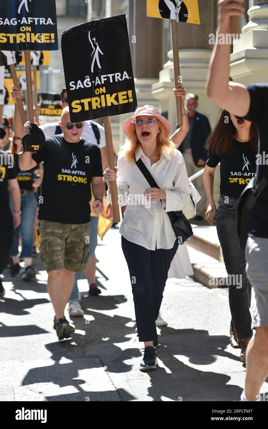 Patricia Clarkson walks a picket line outside Warner Bros. Discovery Headquarters on August 2, 2023 in New York City. Stock Photo