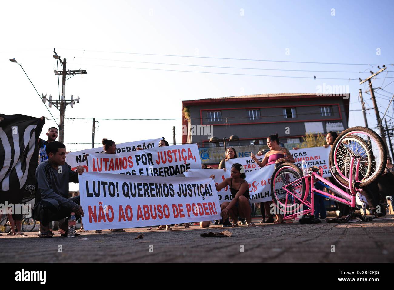 SP - GUARUJA - 08/02/2023 - GUARUJA, OPERATION ESCUDO - Protesters are seen with signs with the words &#x201c;Mourning! We want justice! No to abuse of power&#x201d; during an act against Operation Escudo, in Vicente de Carvalho, district of the city of Guaruja, this Wednesday (02). The Sao Paulo military police launched Operation Shield, strengthening policing and resulting in deaths in the cities of Santos and Guaruja in the Baixada Santista after a military police officer from ROTA, an elite troop of the Sao Paulo military police, was killed by a shotgun blast. fire during city tour. Photo: Stock Photo