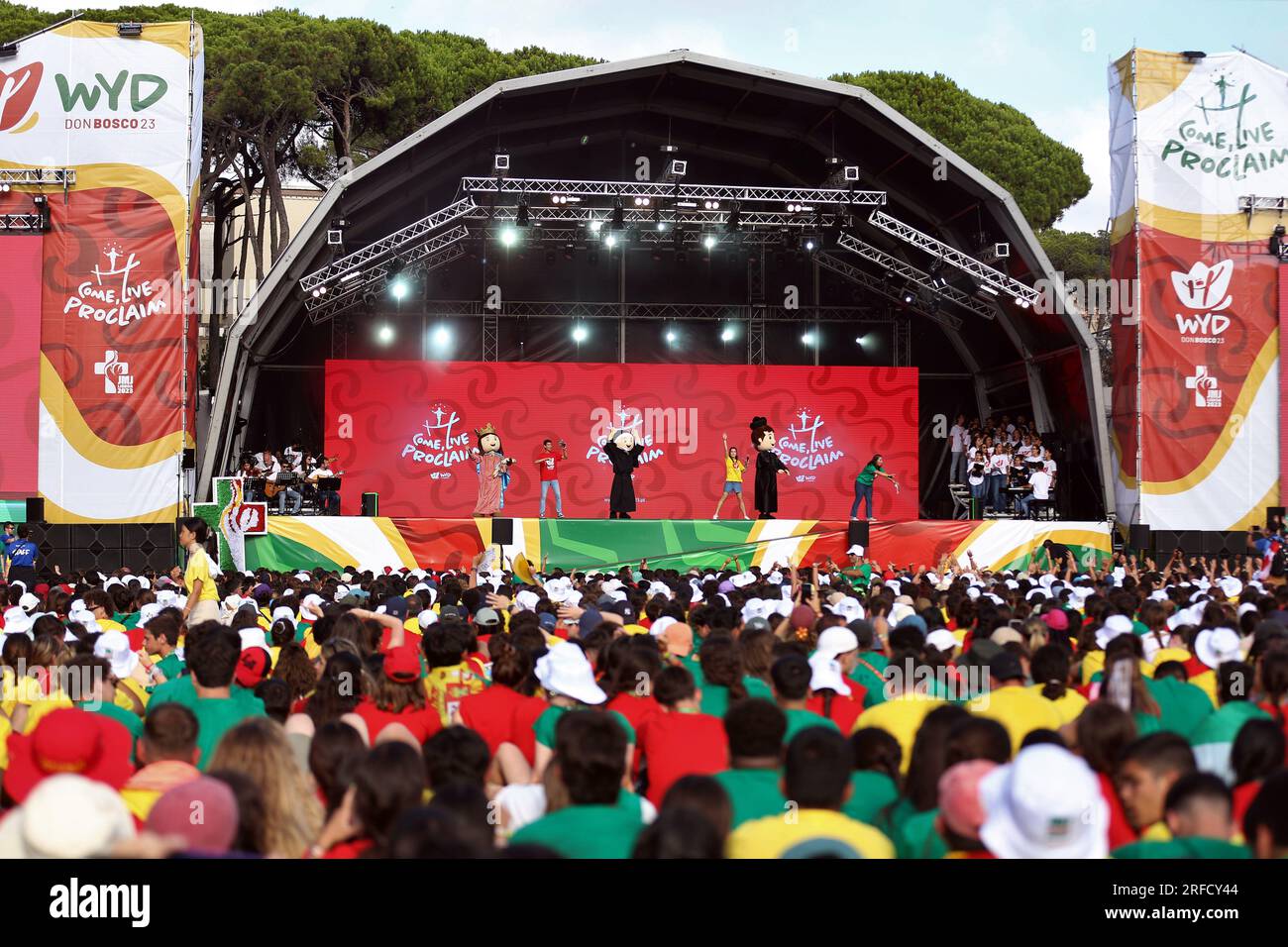 Lisbon, Portugal. 02nd Aug, 2023. Portugal, Lisbon, 2023/8/2.Young people gather at the Salesian work in Estoril, on the Ocean, for Sym Day - the day of the Mgs (SYM), welcomed by the Rector Major and Mother Chiara Cazzuola, Mother General of the Daughters of Mary Help of Christians in Lisbon, Portugal, .Photograph by Joyce Mesquita/ Catholic Press Photo Credit: Independent Photo Agency/Alamy Live News Stock Photo