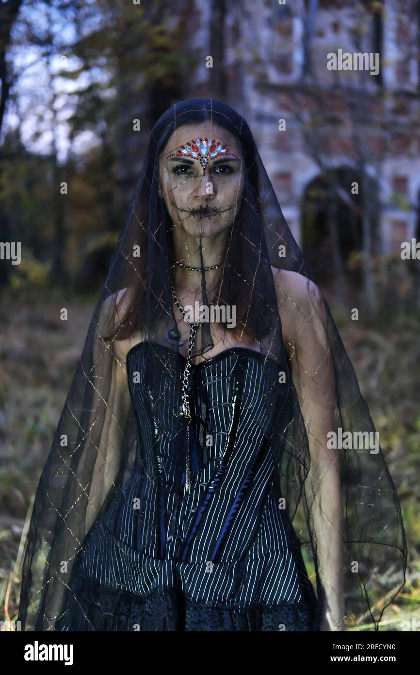 Lady in corset hi-res stock photography and images - Page 3 - Alamy