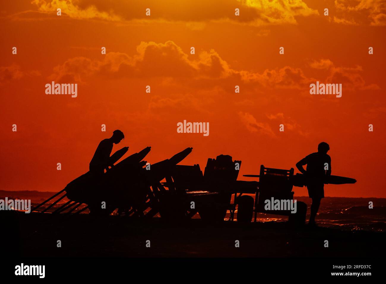 Isle Of Palms, United States. 02nd Aug, 2023. Resort workers