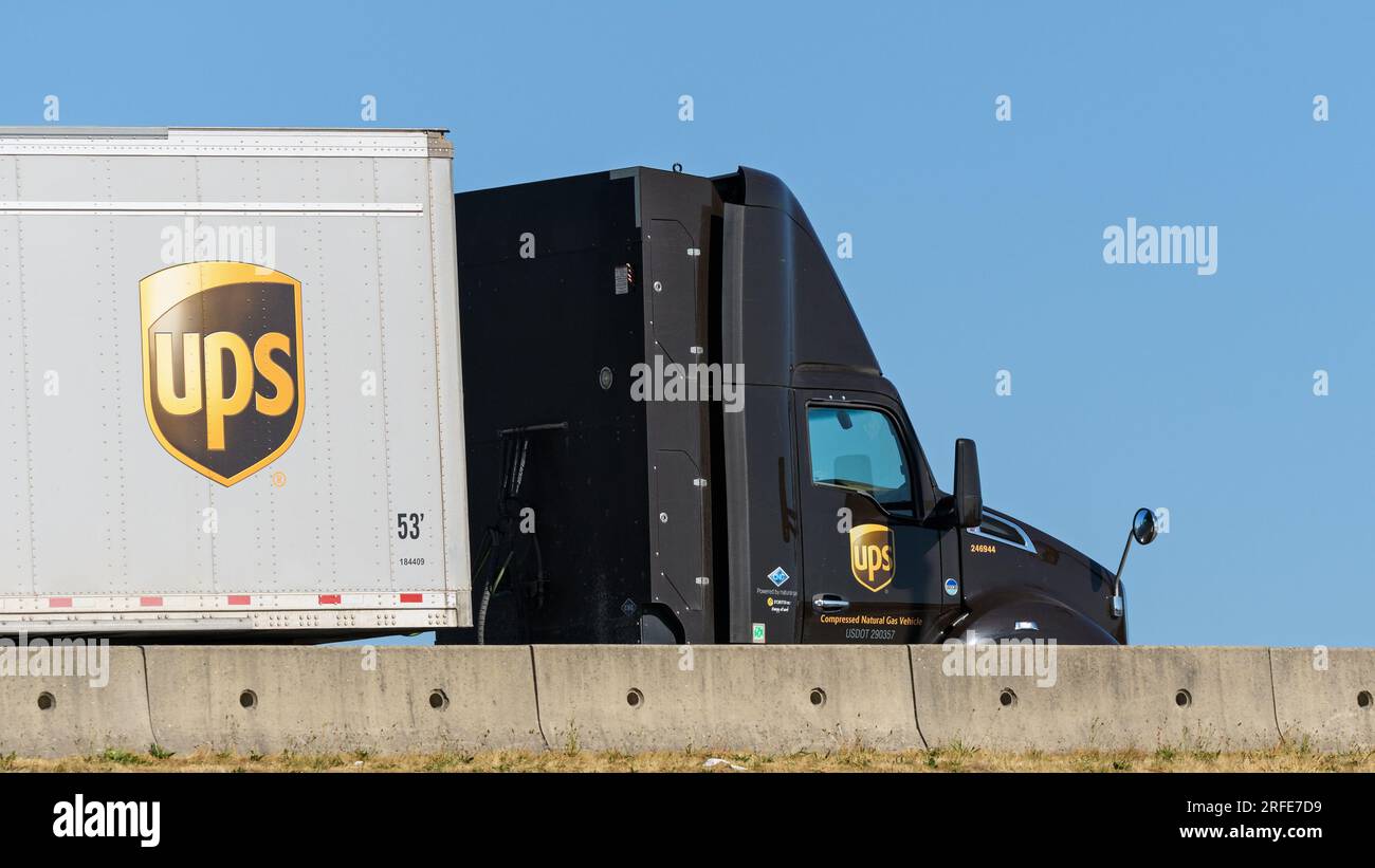 Ups semi truck hires stock photography and images Alamy