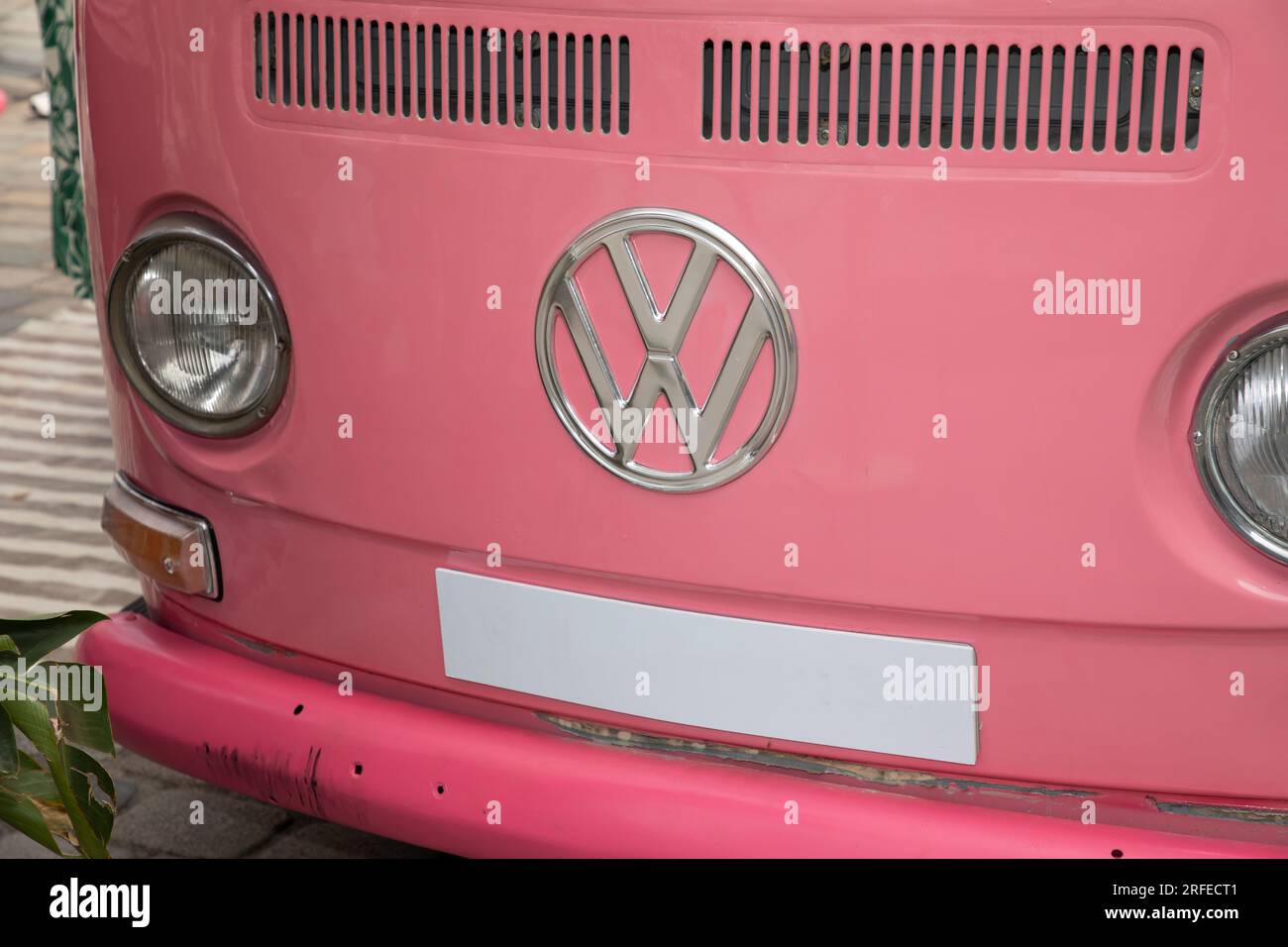 Vw van pink hi-res stock photography and images - Alamy