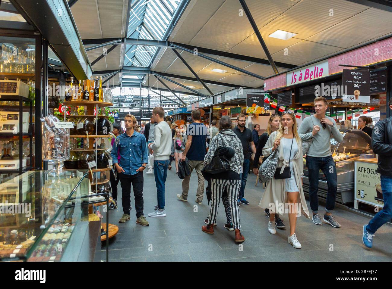 Copenhagen, Denmark, Crowd People Shopping inside Danish Food Store in  Marketplace Hall, "Torufhallerne" , CIty Center Stock Photo - Alamy
