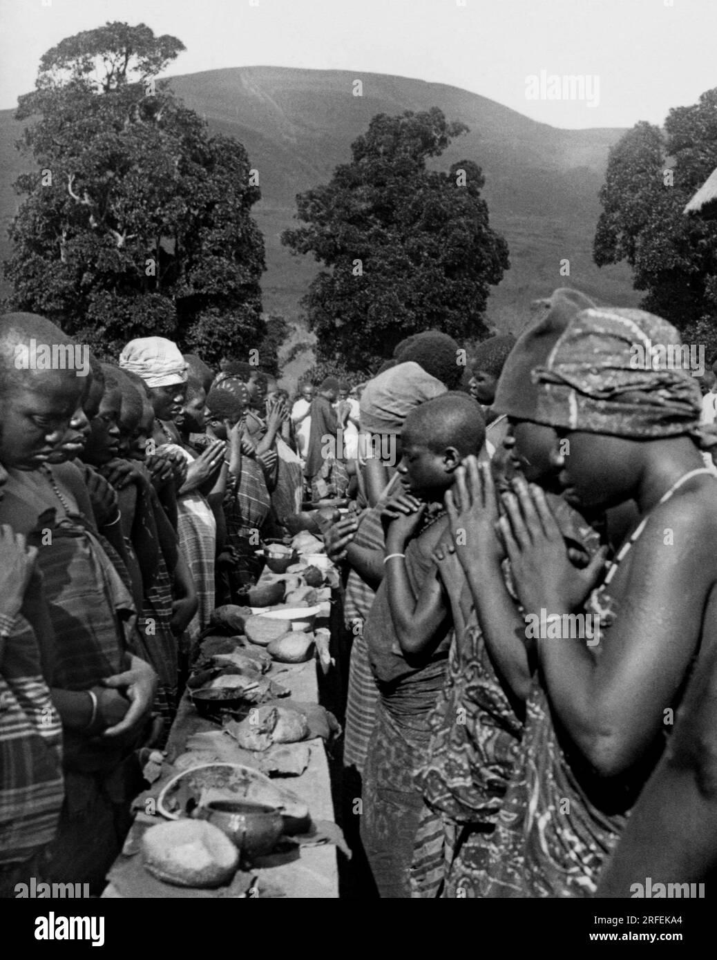 Le Benedicite Au Repas De Noce La Table Des Femmes A Korumban Le Benedicite Au Repas De Noce La Table Des Femmes A Korumban