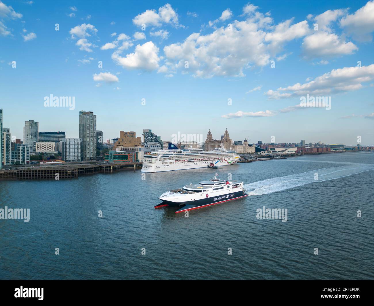 HMC Manannan passenger and car ferry leaves Liverpool for the Isle of Man, England Stock Photo