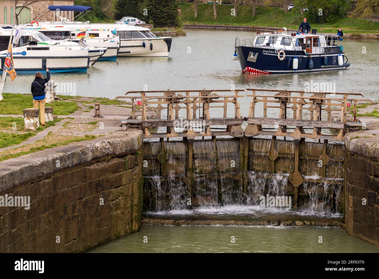 France, Aude, Carcassonne, navigation on the Canal du Midi listed as World Heritage by UNESCO, lock of Carcassonne Stock Photo