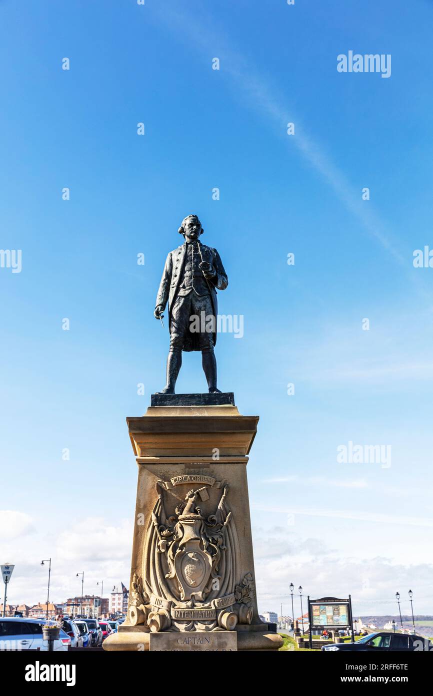 Captain James Cook R.N. 1728 - 1779, statue, monument, memorial, Captain Cook, Captain Cook statue, Captain Cook Whitby, bronze statue, Whitby UK Stock Photo