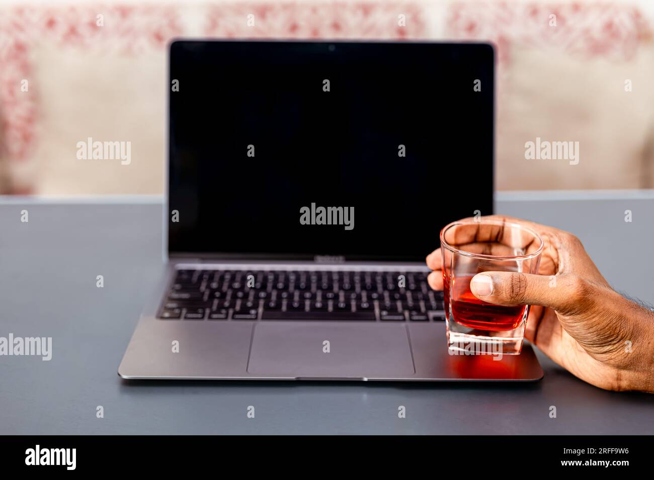 Half full red wine glass hi-res stock photography and images - Alamy