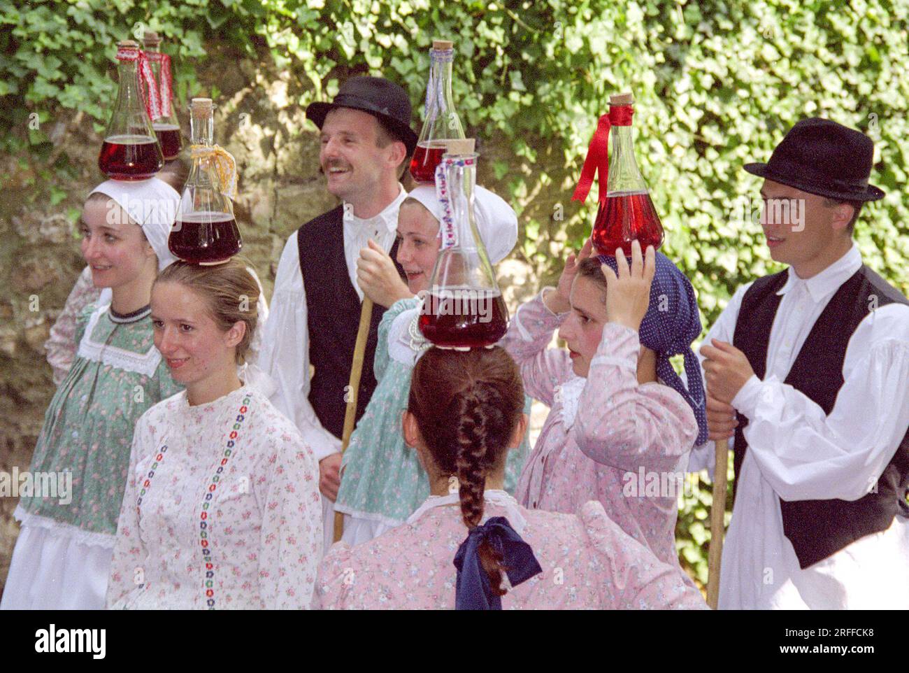 Hungarian folk dance group hi-res stock photography and images - Alamy