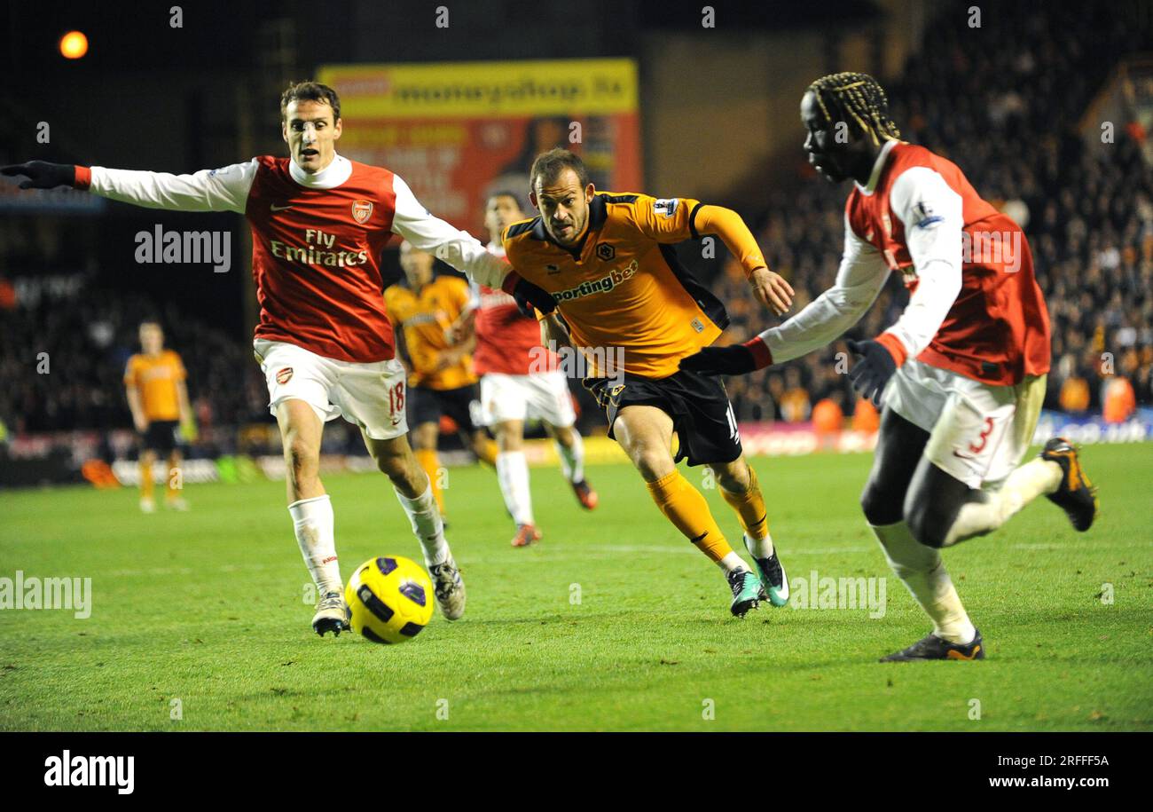 Steven Fletcher of Wolverhampton Wanderers between Sebastien Squillaci of Arsenal and Bacary Sagna of Arsenal  Barclays Premier League - Wolverhampton Wanderers v Arsenal 10/11/2010 Stock Photo