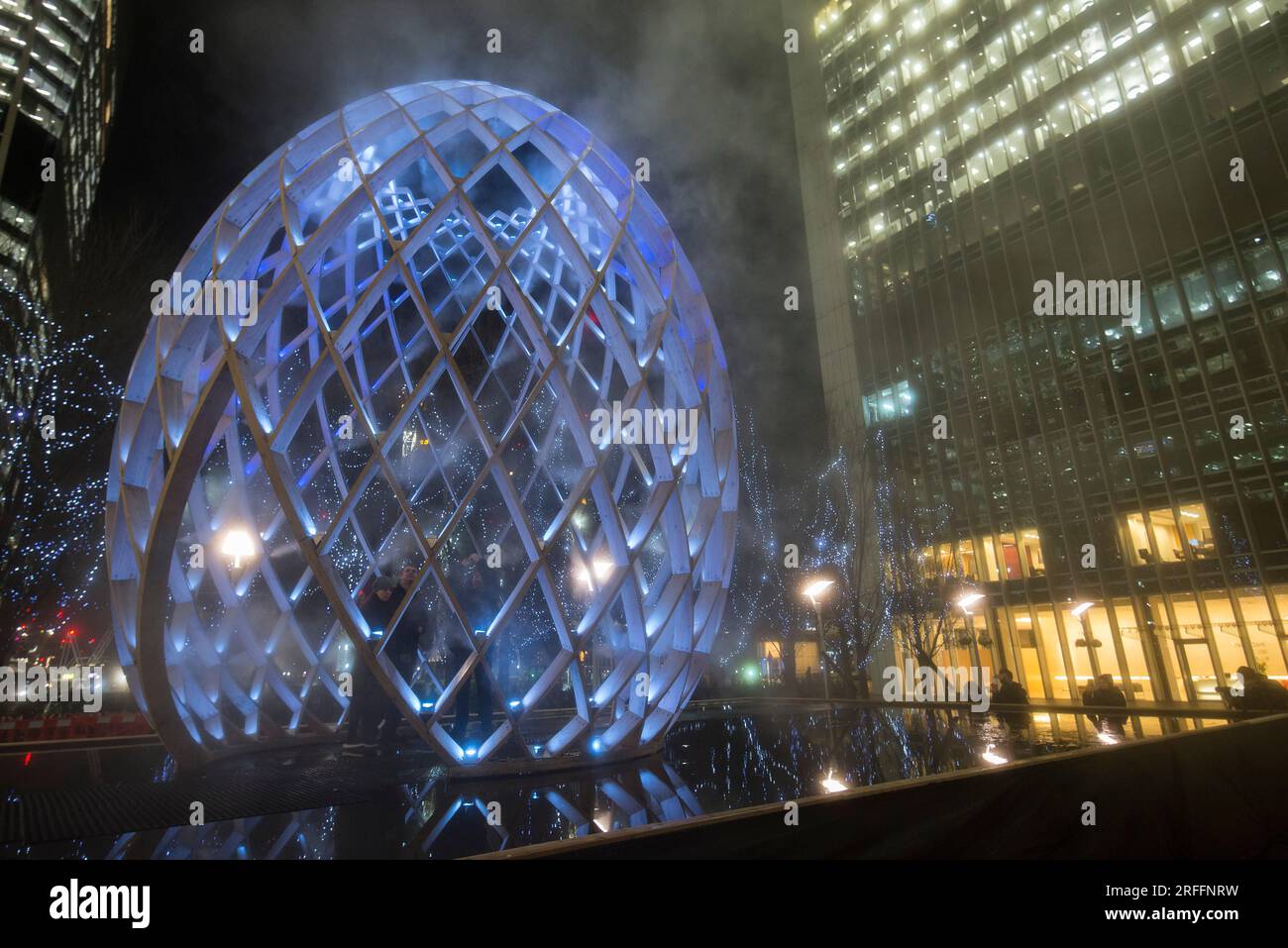 art sculpture at Canary Wharf Stock Photo - Alamy