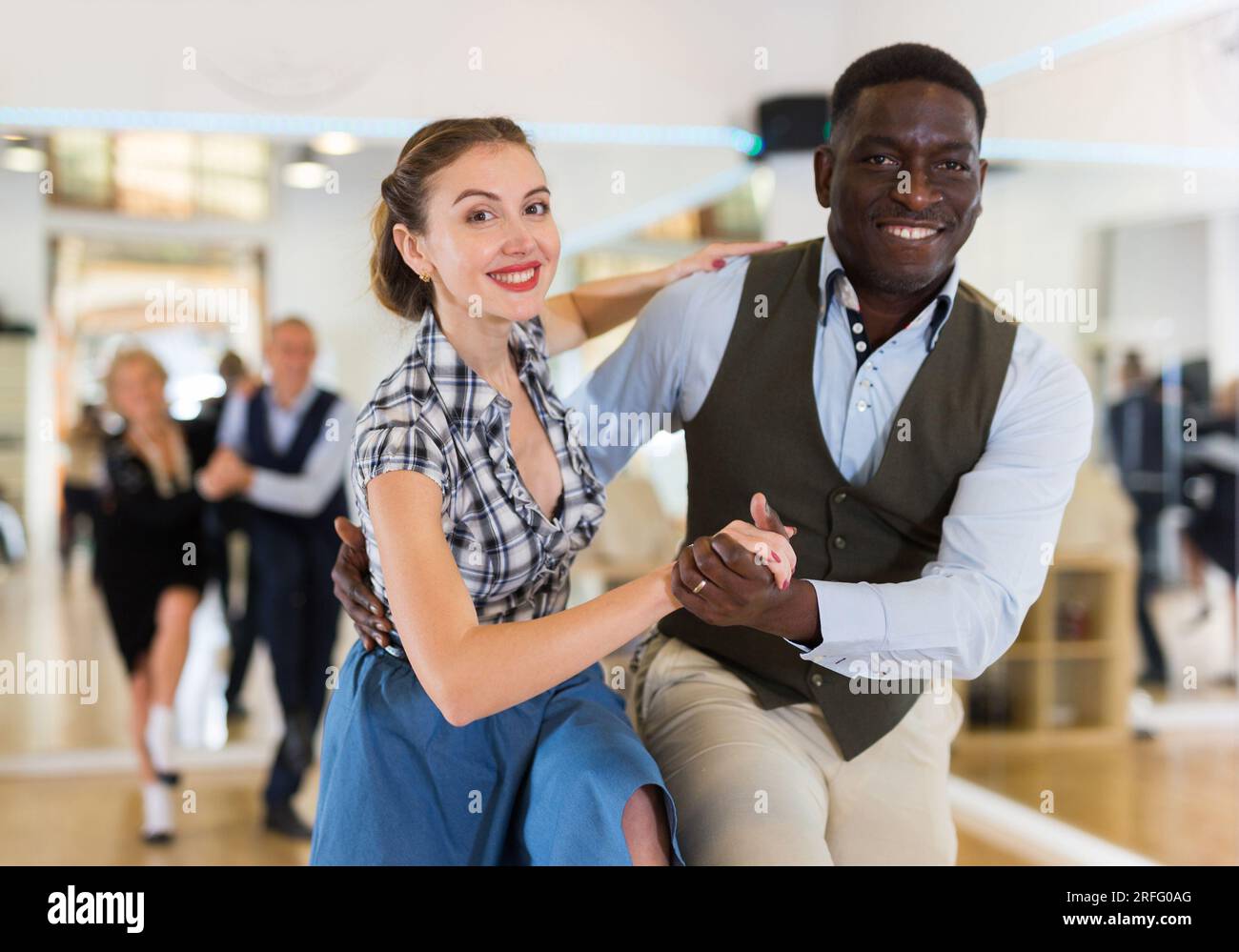 Nigerian art man woman hi-res stock photography and images - Alamy