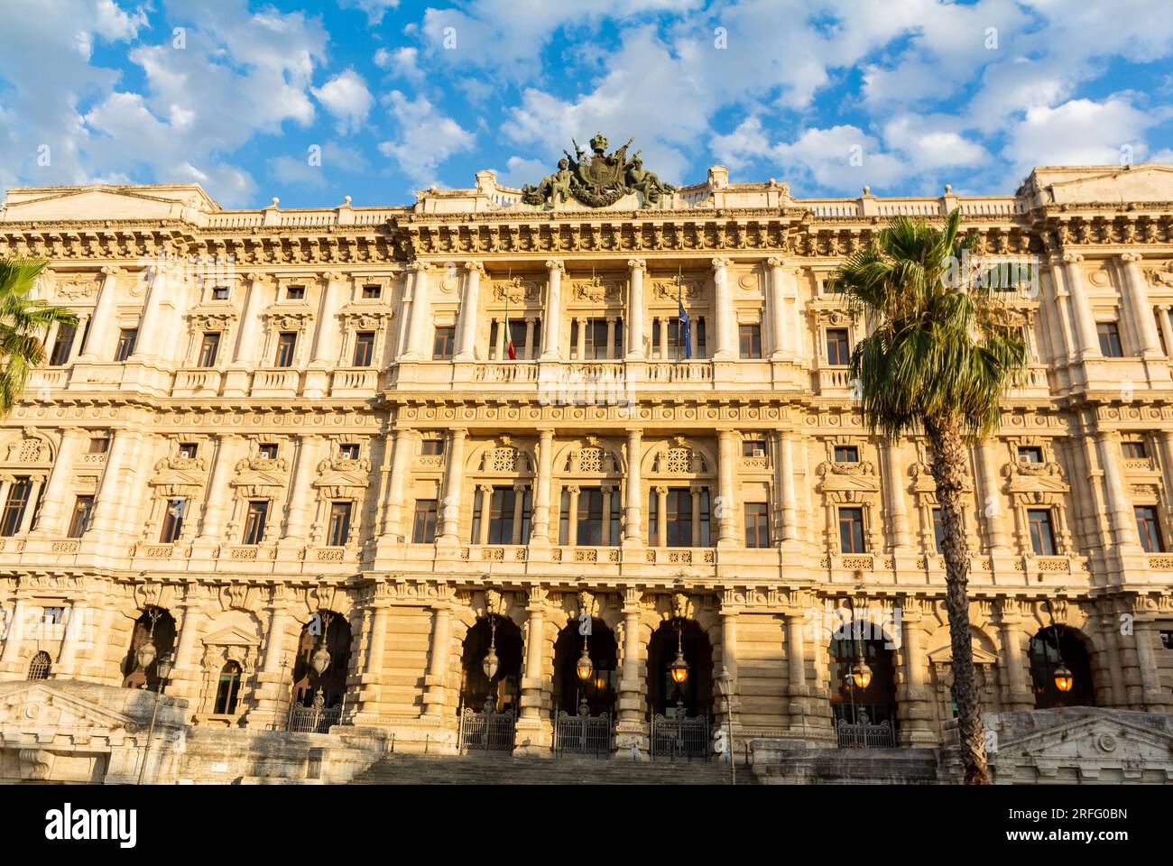 Public space rome hi-res stock photography and images - Alamy