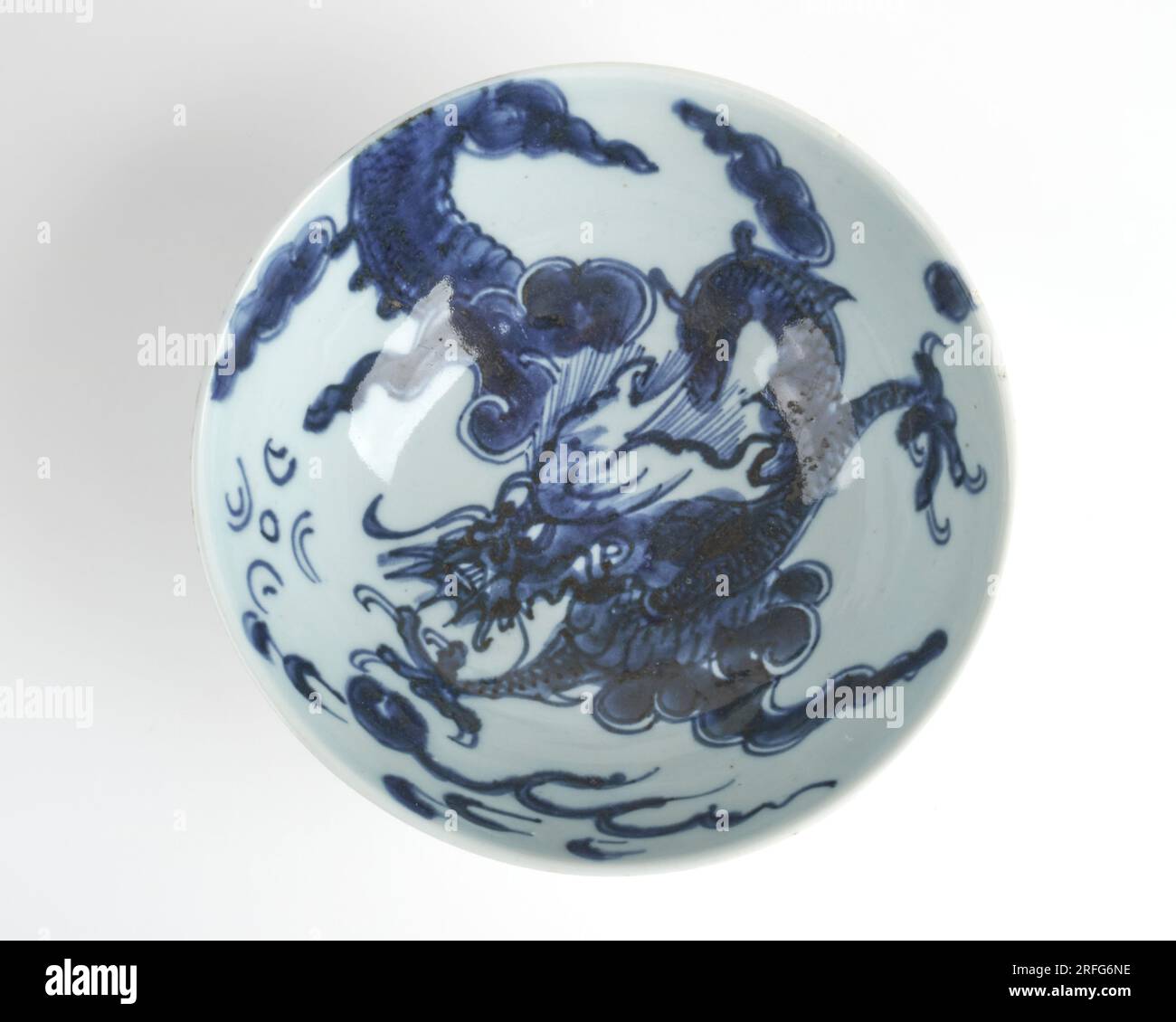 Antique Chinese Blue and white dragon porcelain bowl Stock Photo Alamy