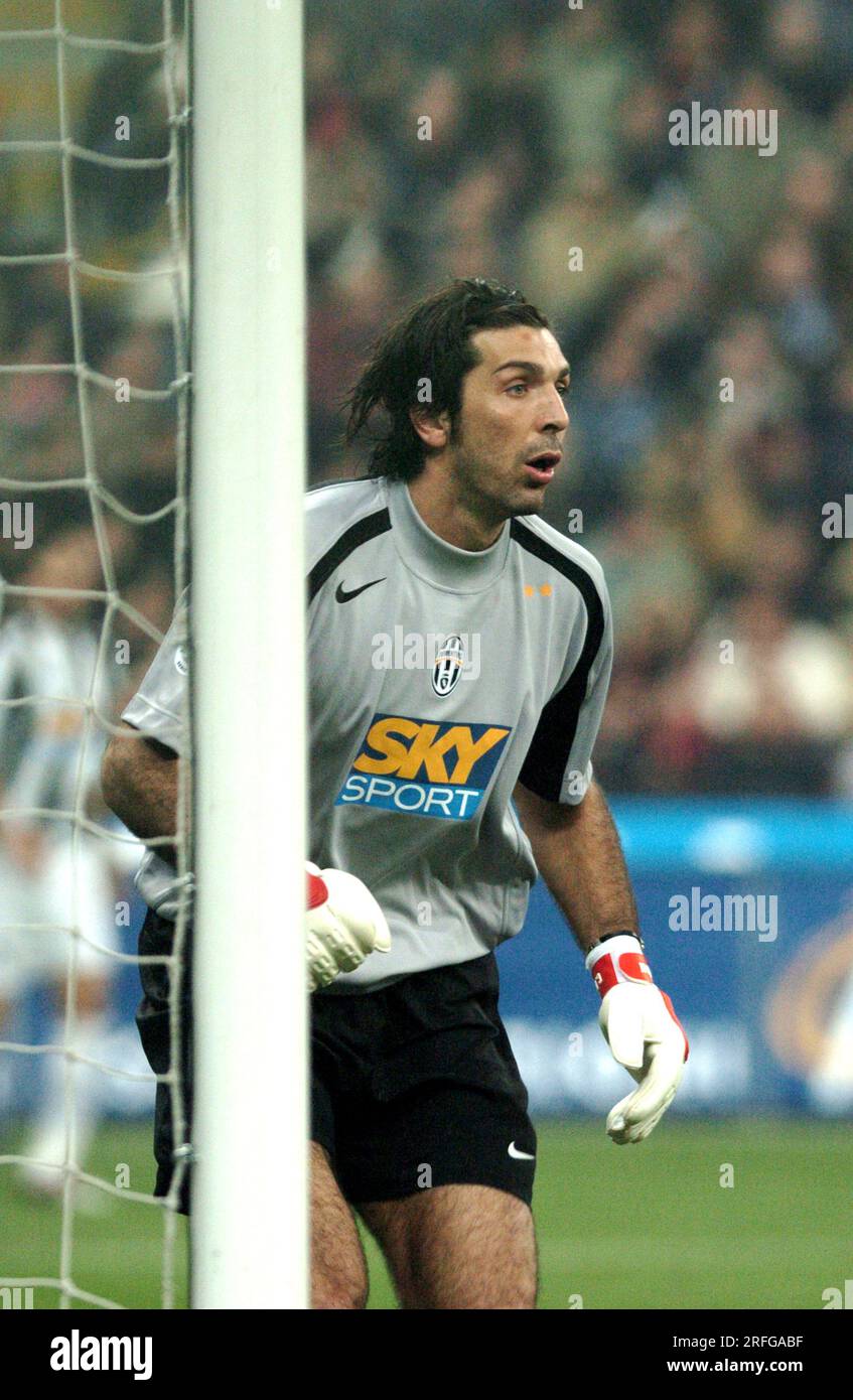 Buffon 2004 hi-res stock photography and images - Alamy