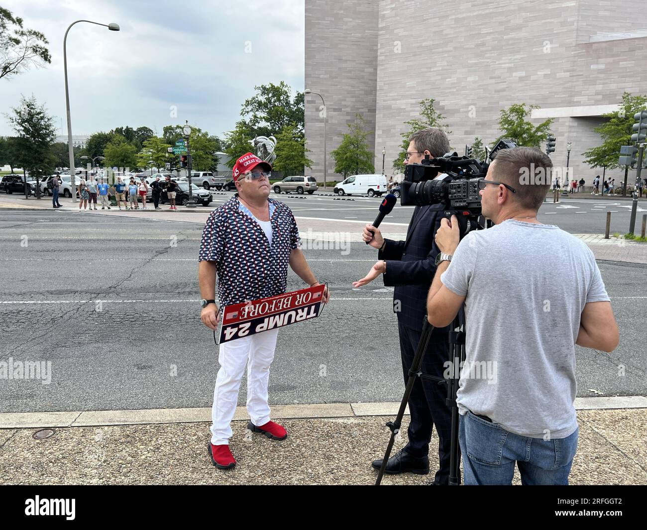 August 3, 2023, Washington DC, Maryland: (NEW) Trump to be Arraigned in Washington DC Court. August 03, 2023, Washington DC, Maryland, USA: The Former US President, Donald J. Trump is set to be arraigned at E. Barrett Prettyman, United States Court House in Washington DC on Thursday (03) after being indicted by special counsel Jack Smith over alleged efforts to overturn the 2020 election. This is his third indictment after leaving the office. Credit: Steven Ramaherison/Thenews2 (Foto: Steven Ramaherison/Thenews2/Zumapress) (Credit Image: © Steven Ramaherison/TheNEWS2 via ZUMA Press Wire) EDIT Stock Photo