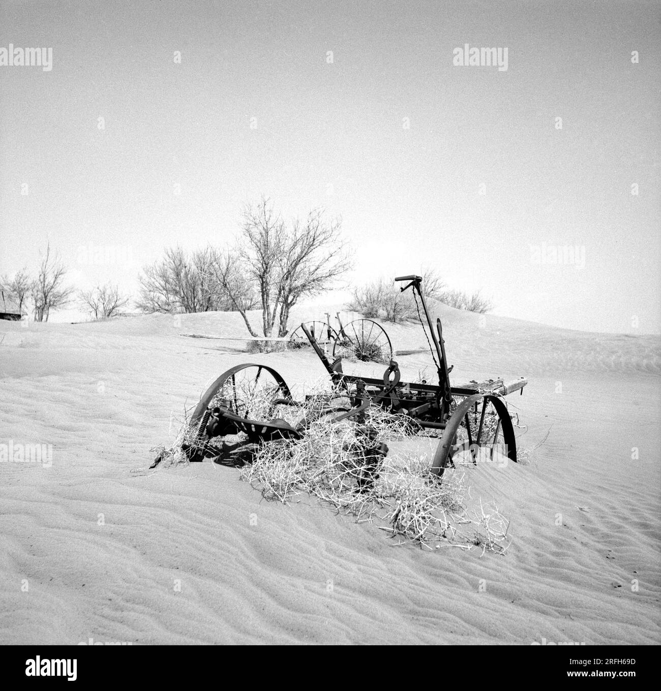 Buried farm equipment after dust storm, Cimarron County, Oklahoma, USA, Arthur Rothstein, U.S. Farm Security Administration, April 1936 Stock Photo