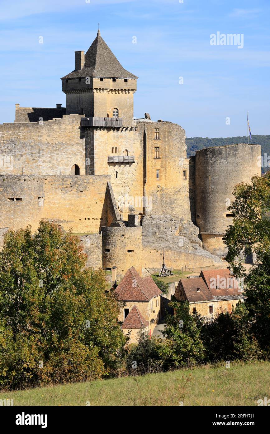 Le château fort de Castelnaud abrite le Musée de la guerre au Moyen Âge, Dordogne, Périgord, France, Europe Stock Photo