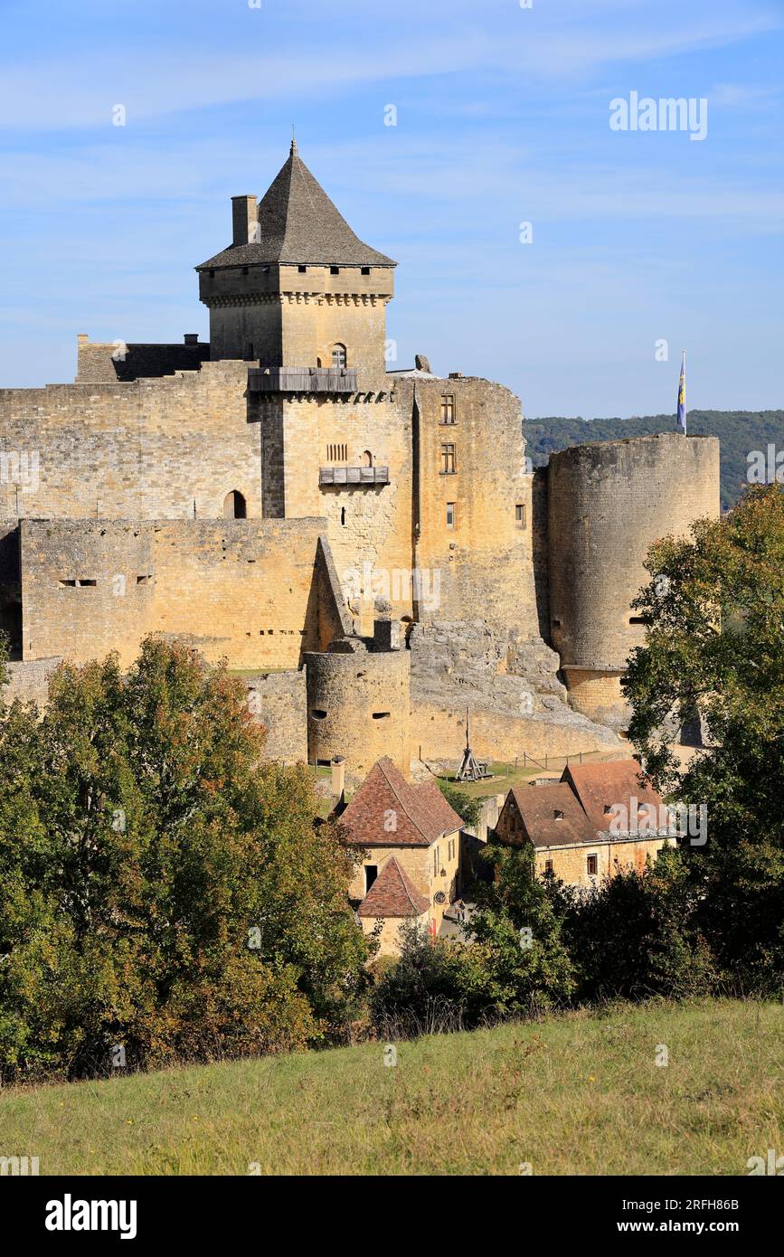 Le château fort de Castelnaud abrite le Musée de la guerre au Moyen Âge, Dordogne, Périgord, France, Europe Stock Photo