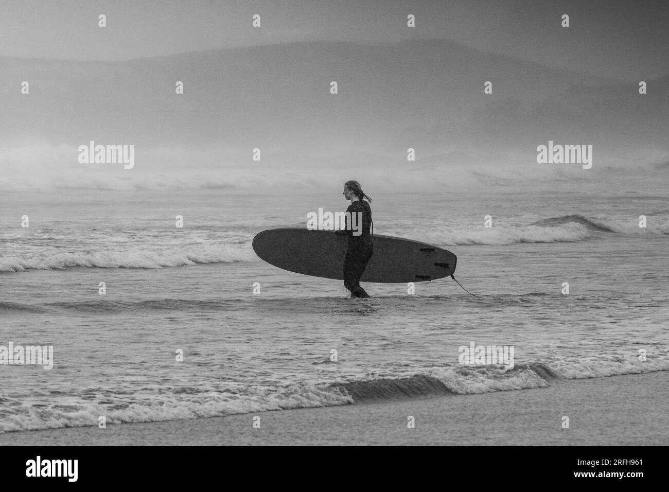 Surfing wave Black and White Stock Photos & Images Alamy
