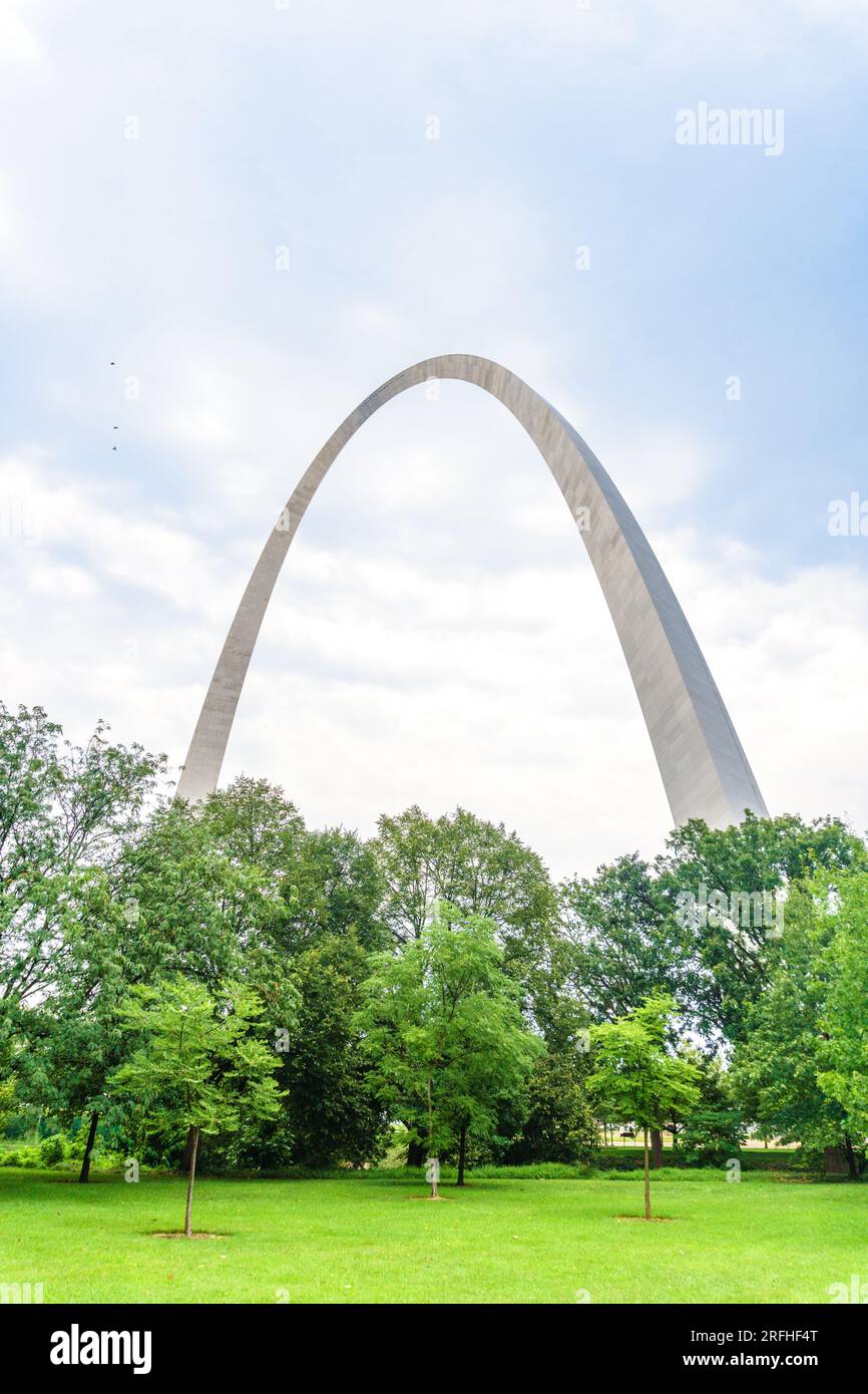 Gateway Arch Clear sky clean background, minimalist, Gateway Arch