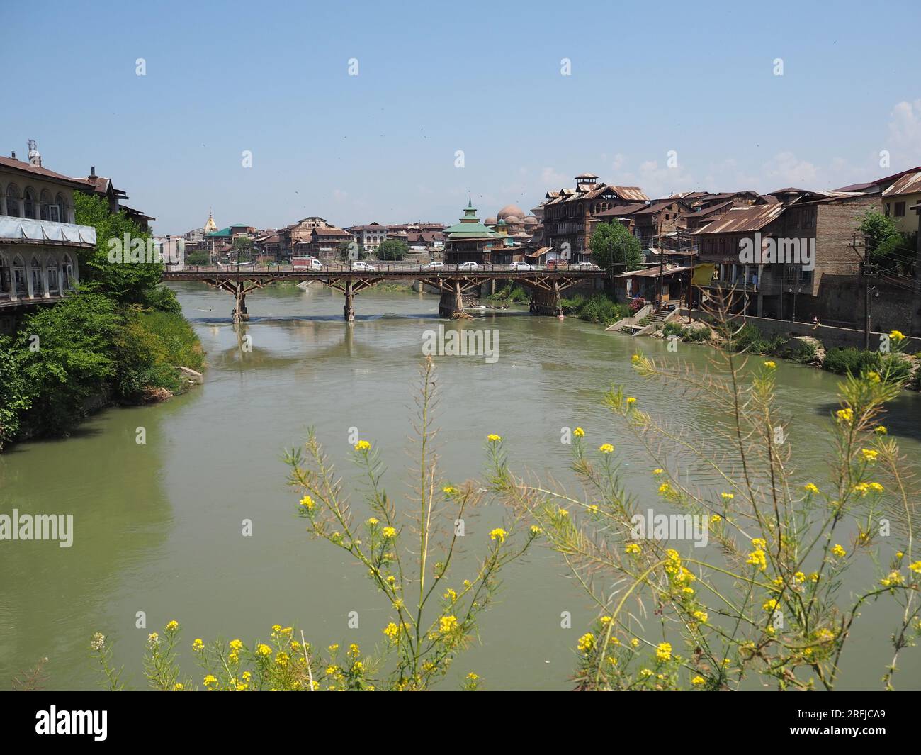 Jhelum river, Srinagar, India Stock Photo - Alamy