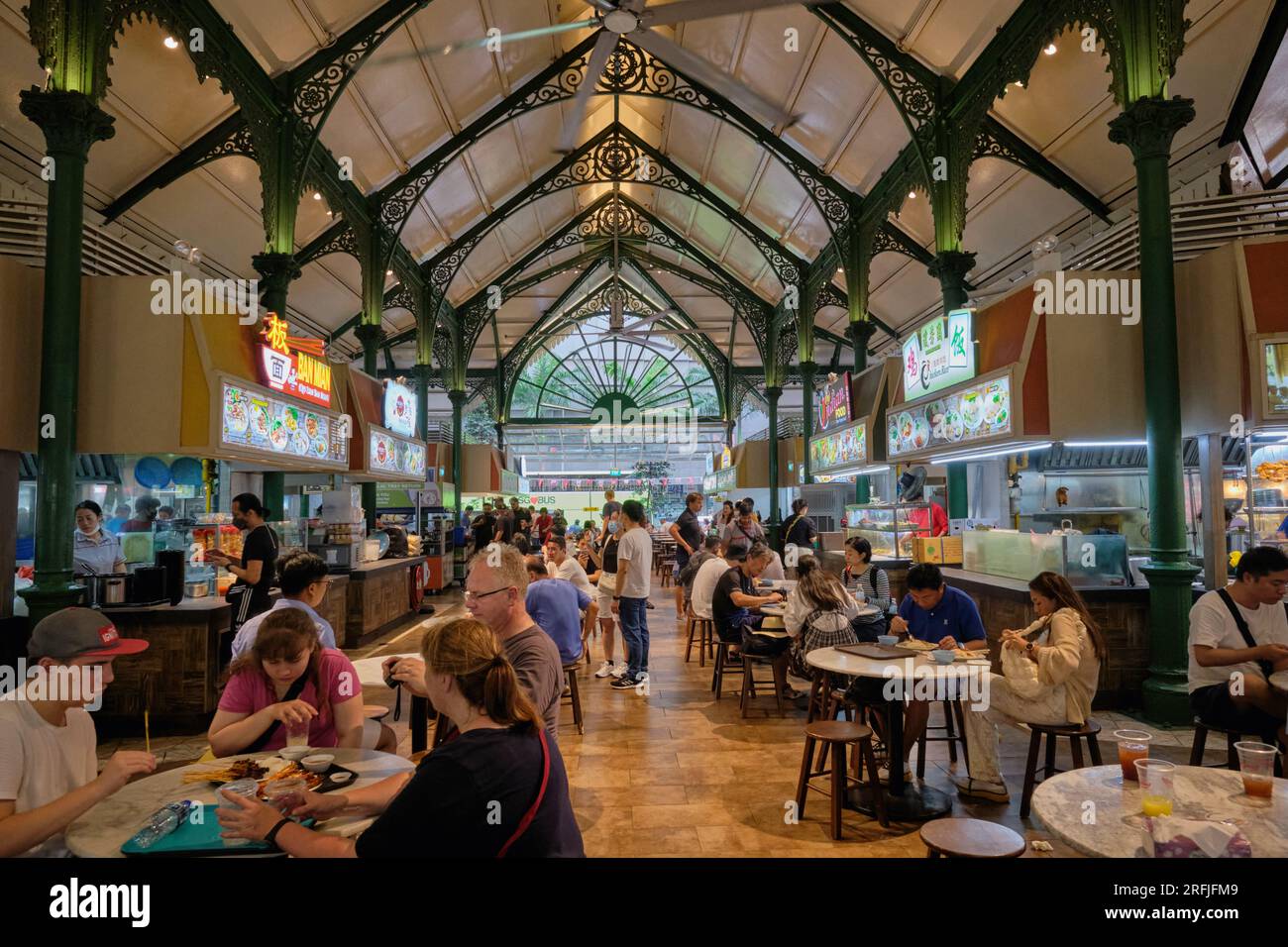 Inside Lau Pa Sat, a famous 24 hr hawker centre (food court) in Raffles Quay,  Raffles Place, Singapore, built in colonial early 20th century style Stock Photo