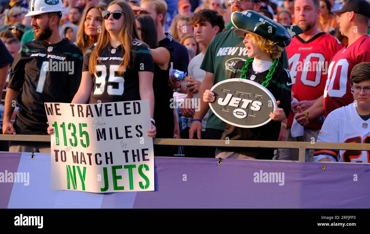 Canton, Ohio, USA. 3rd Aug, 2023. Jets fans during the New York Jets vs Cleveland Browns game in Canton, Ohio. Jason Pohuski/CSM/Alamy Live News Stock Photo