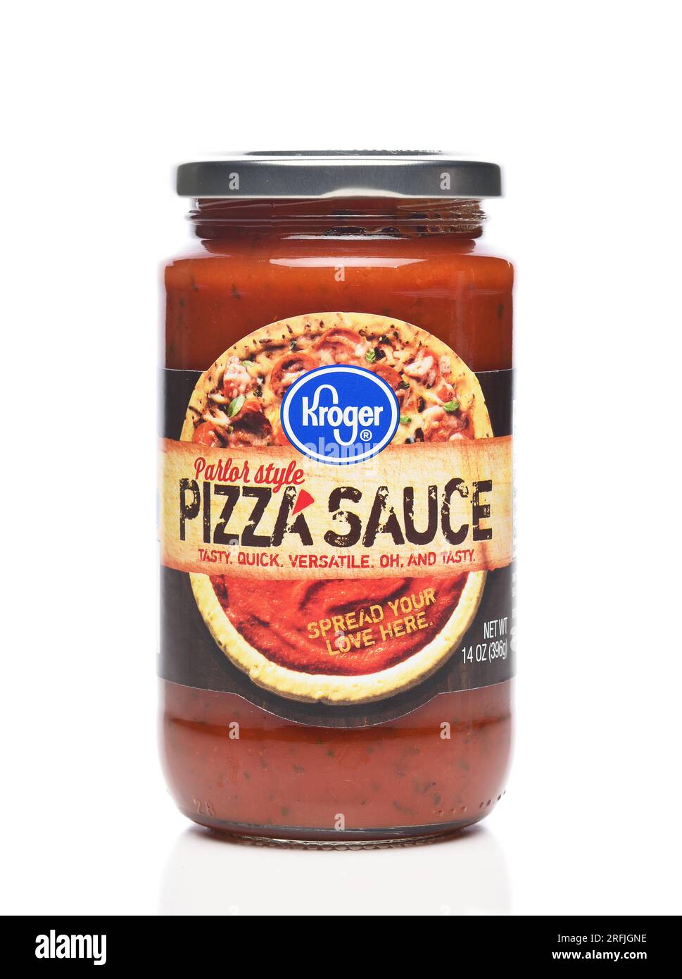 IRVINE, CALIFORNIA - 3 AUG 2023: A jar of Kroger Parlor Style Pizza Sauce. Stock Photo