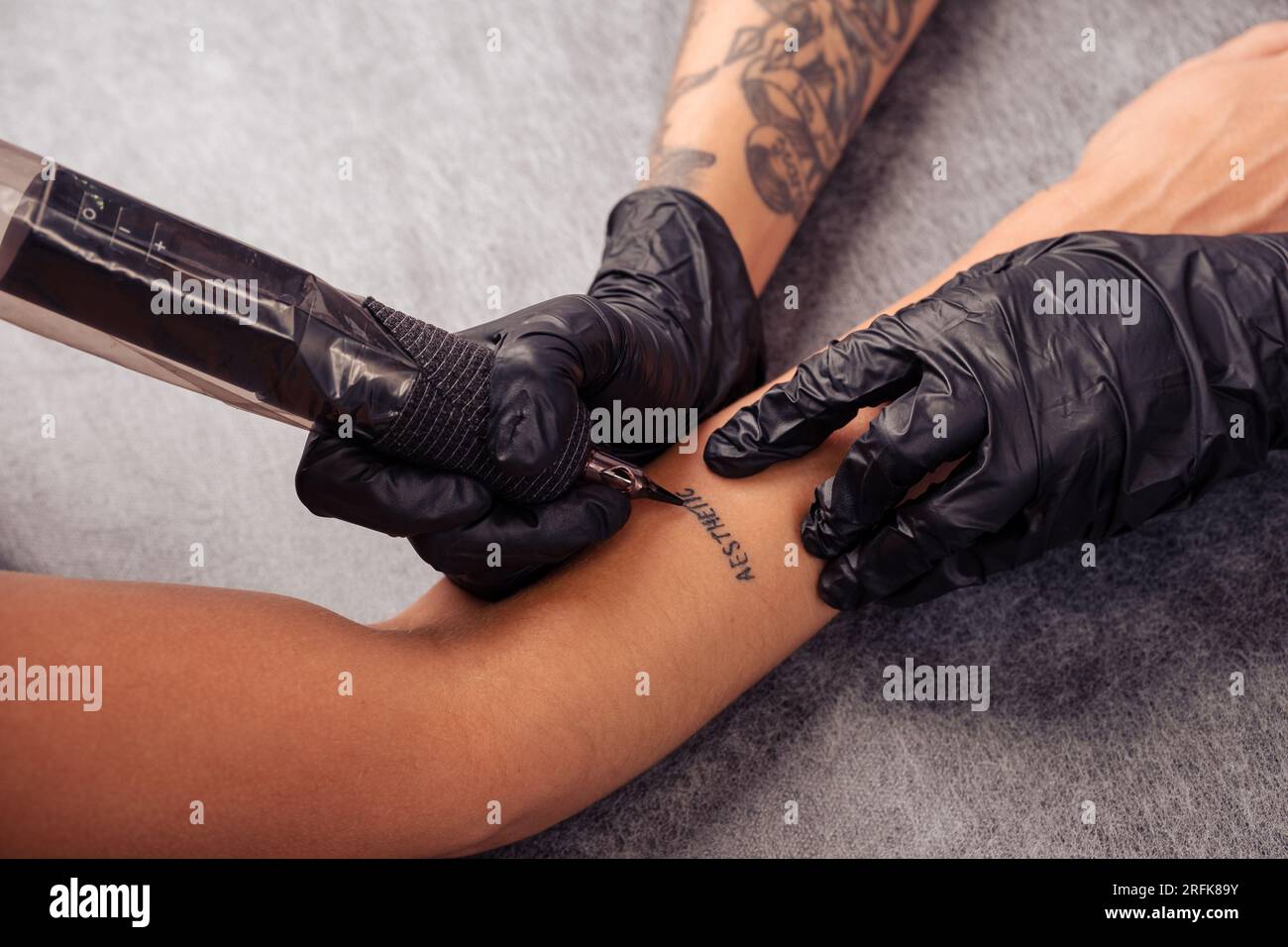 Skilled tattoo master tattooing design hi-res stock photography and ...