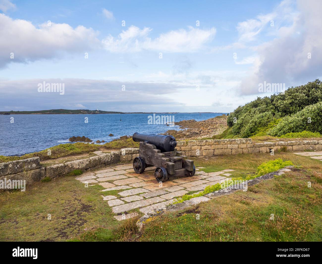 Cannon at Morning Point Battery, (View of St Agnus). The Garrison, St Marys, Isles of Scilly, Cornwall, The West Country, England, UK, GB. Stock Photo