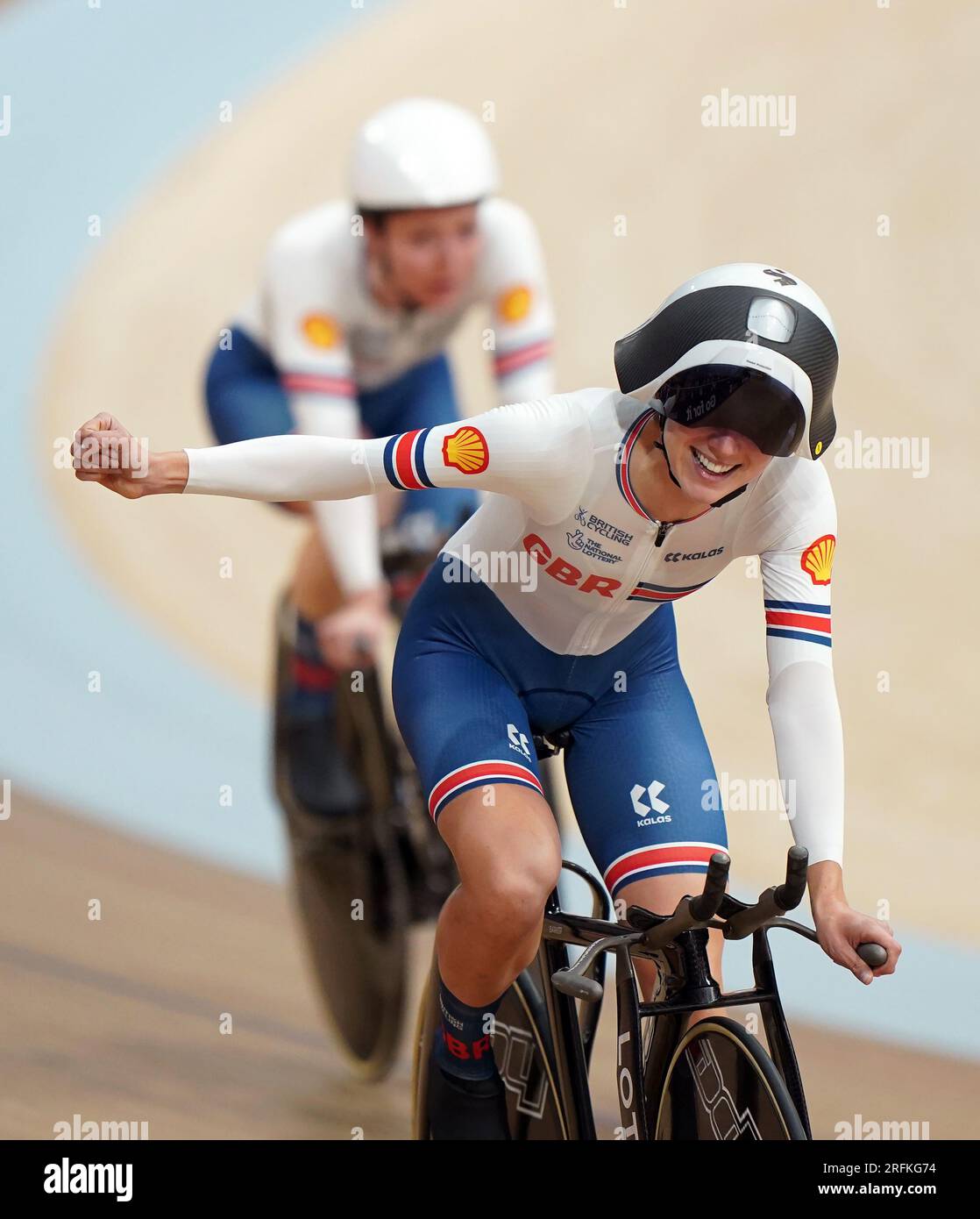Great Britain's Elinor Barker (right) celebrates qualifying in the