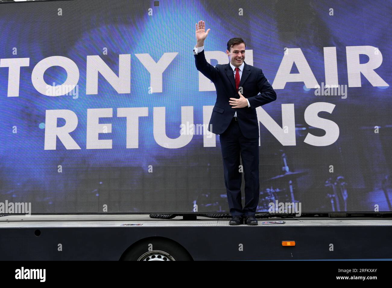 The tony blair rock opera hi-res stock photography and images - Alamy