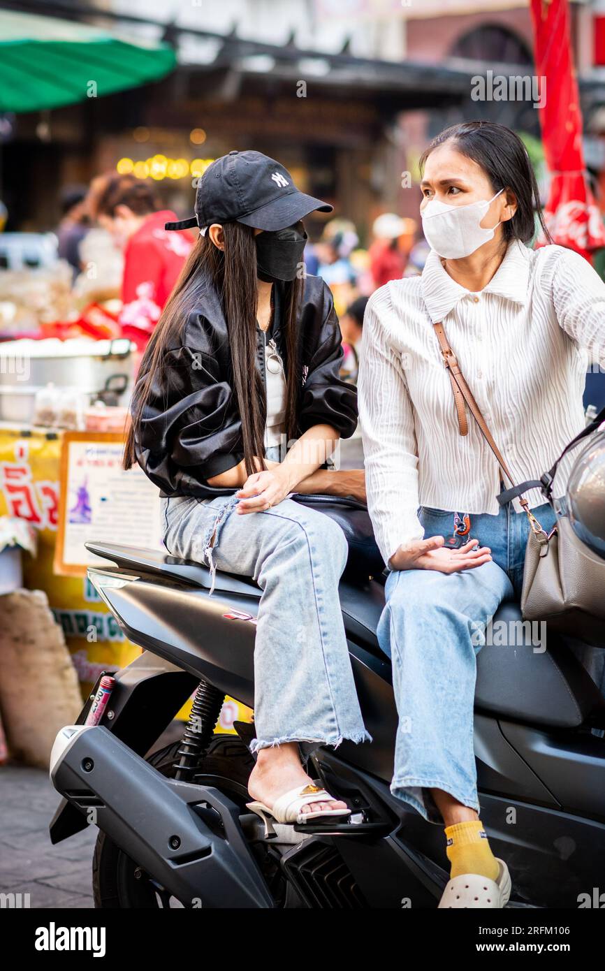 Girl wearing baseball cap hi res stock photography and images Alamy