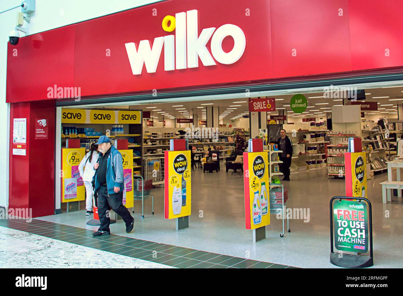 Glasgow, Scotland, UK. 4th  August, 2023.Wilko in verge of collapse saw an empty clydebank store with only one till open and two staff today with no notices posted outside shop..  Credit Gerard Ferry/Alamy Live News Stock Photo